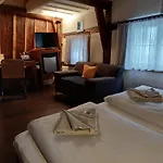 Hotel Schiefes Haus
