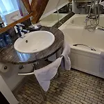 Hotel Schiefes Haus