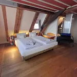 Schiefes Haus *