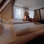 Hotel Schiefes Haus