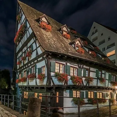 酒店 Schiefes Haus *