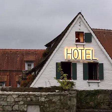 Schiefes Haus ホテル *