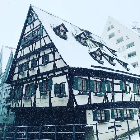 Schiefes Haus Hotell *