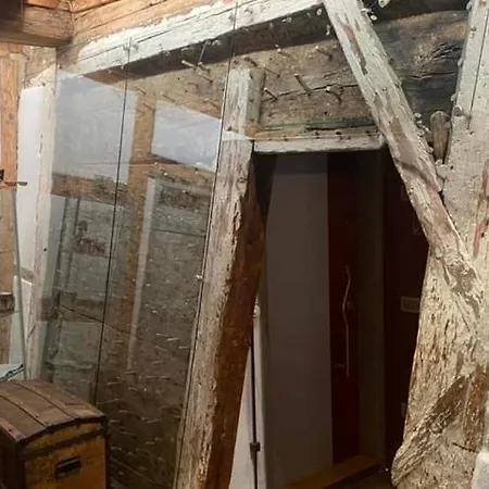 Schiefes Haus Hotell *