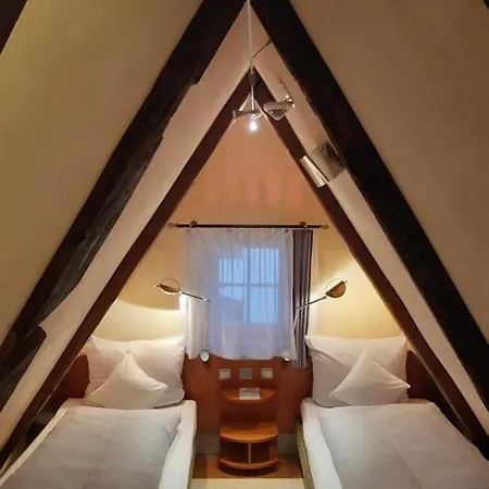 Schiefes Haus Hotell *