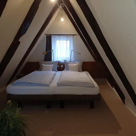 Schiefes Haus Hotell *