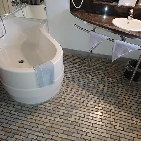 Schiefes Haus Hotell