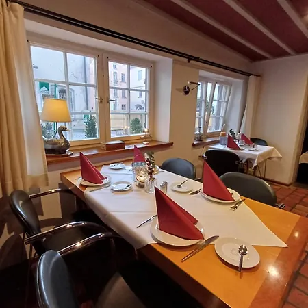 Schiefes Haus Hotell *