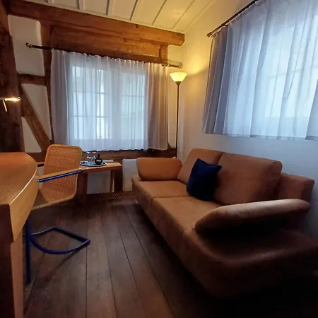 Готель Schiefes Haus *