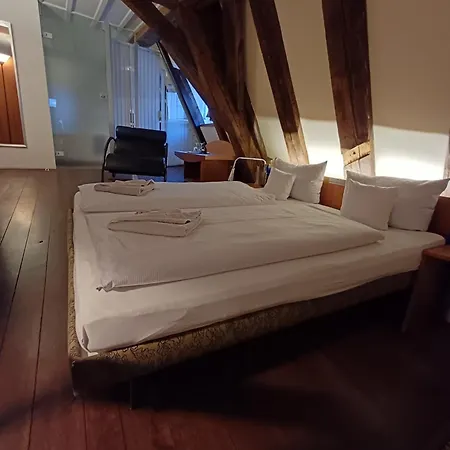 Schiefes Haus Ульм