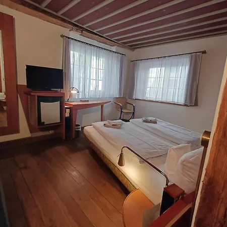 Hotel Schiefes Haus *