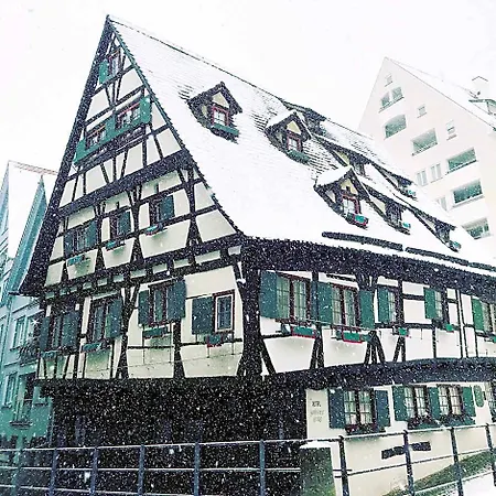 ホテル Schiefes Haus