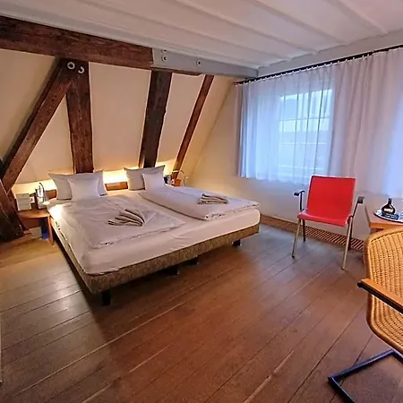 Schiefes Haus ホテル *