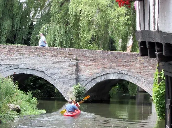 Schiefes Haus Hotell *