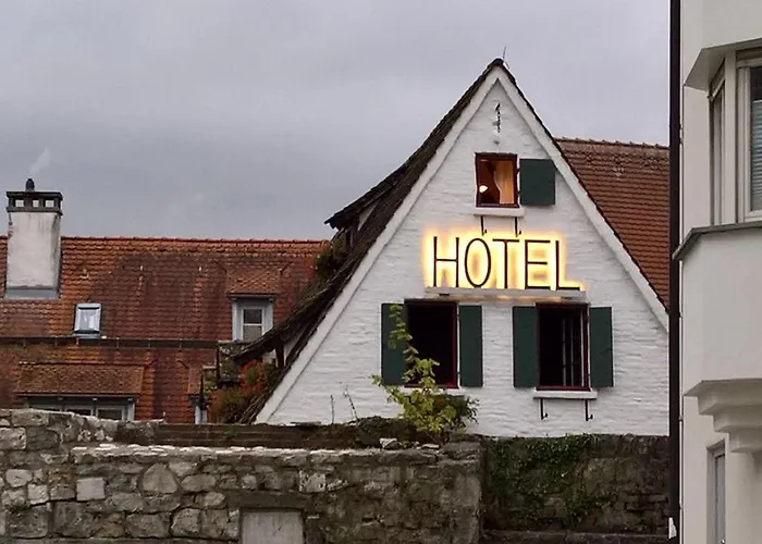 Schiefes Haus מלון *