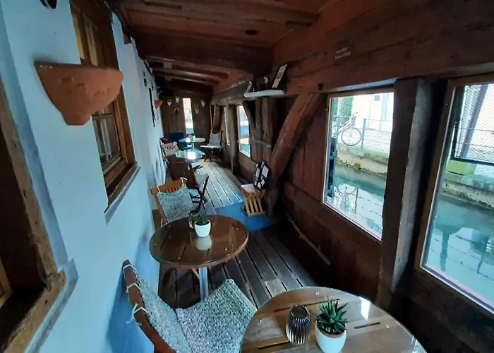 Schiefes Haus Hotell *