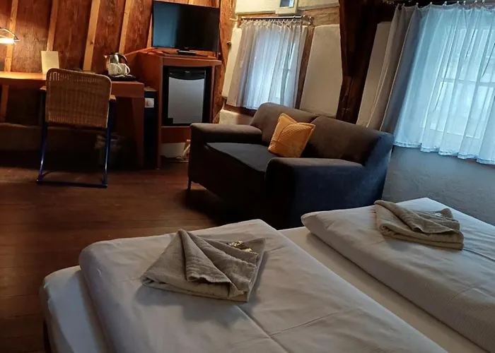 Hotell Schiefes Haus