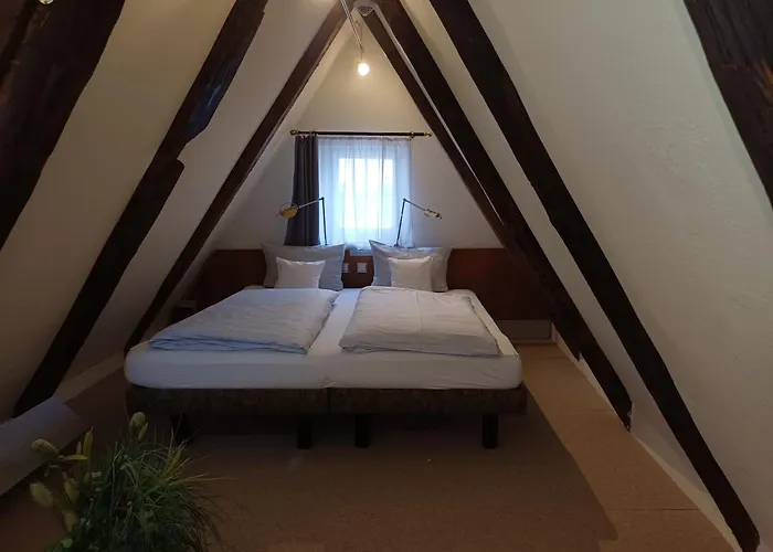 Schiefes Haus Hotell *