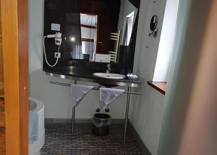 Schiefes Haus Hotell *