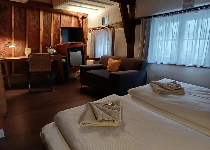 Hotell Schiefes Haus