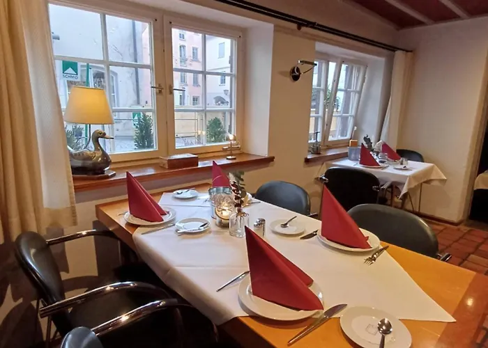 Schiefes Haus Hotell *