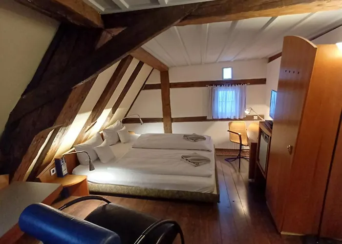 Schiefes Haus Отель *