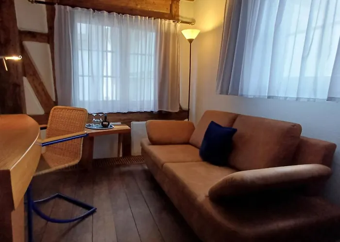 מלון Schiefes Haus *