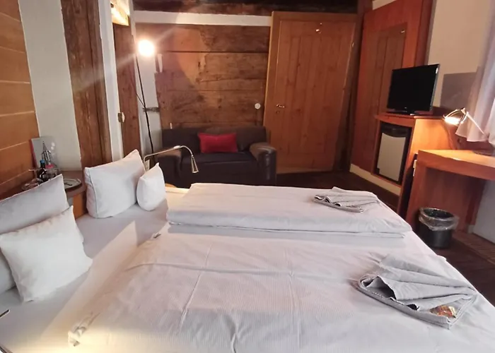 Schiefes Haus Hotell