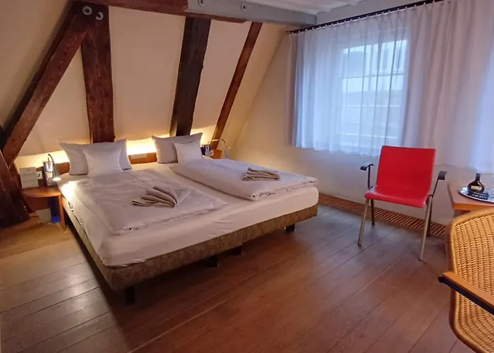 Hotell Schiefes Haus