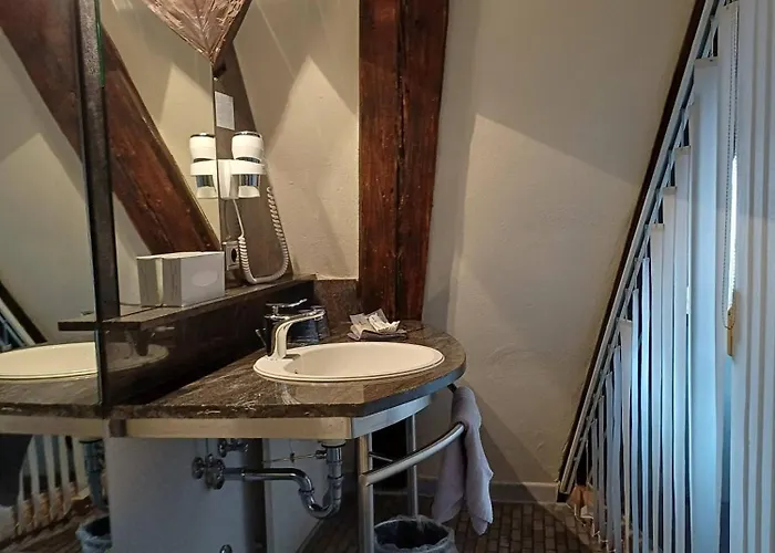 Schiefes Haus Hotell *